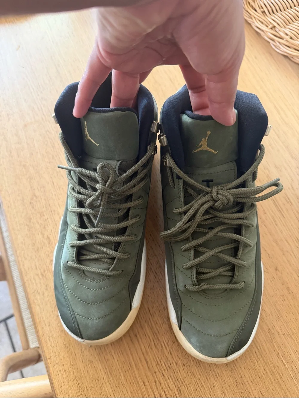 Air Jordan 12 Unisex youth High Top US 6.5Y